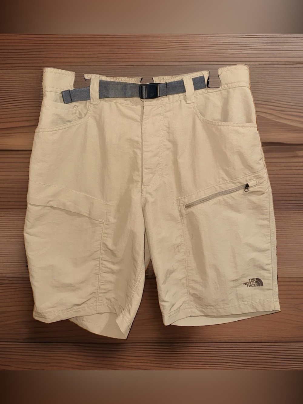 The North Face Men's Khaki Modern Cargo Shorts with Gray Belt-M-EC